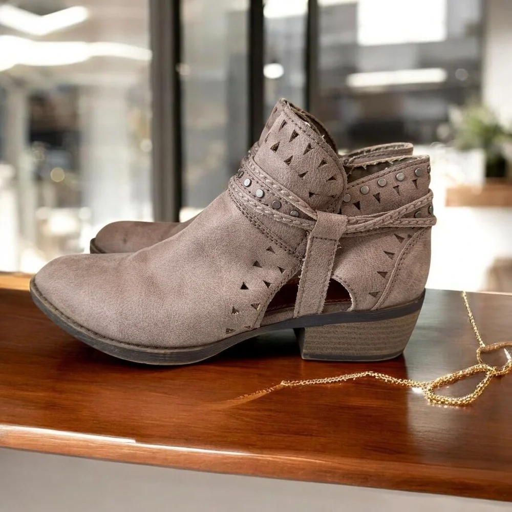 Sugar Western Boho Ankle Boots Studded Cutout Distressed Taupe 8.5 Chic‎ Western